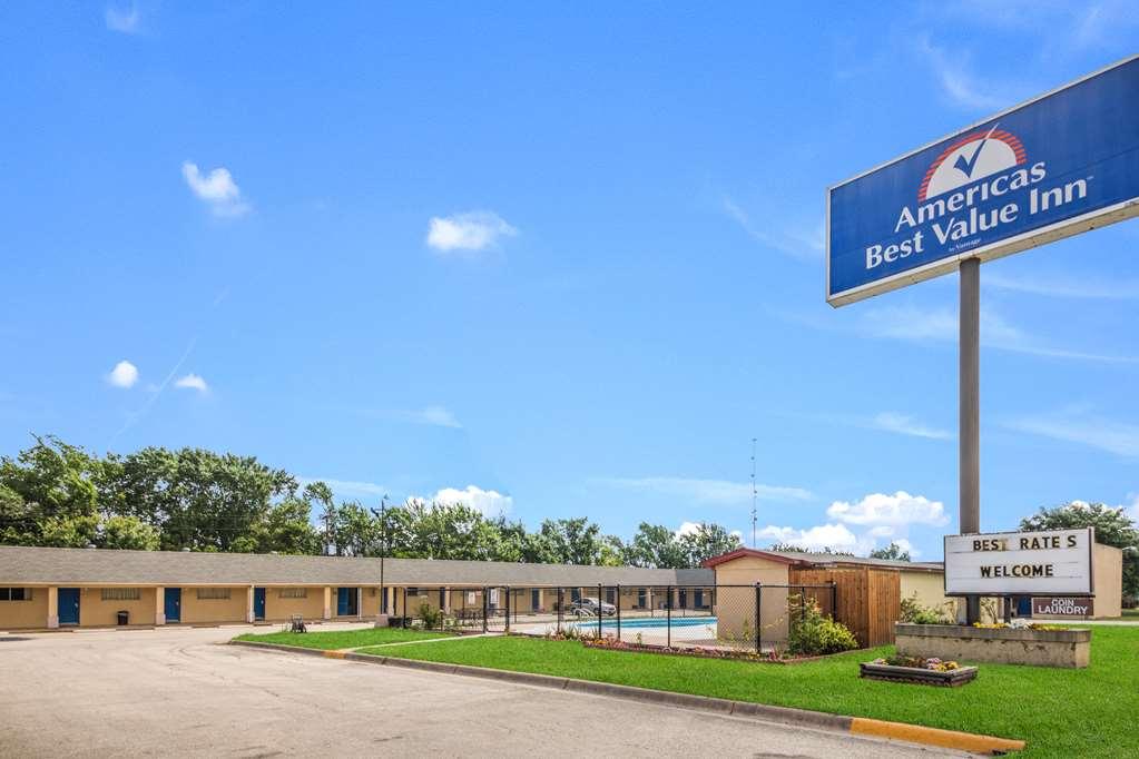 Americas Best Value Inn Giddings Eksteriør billede